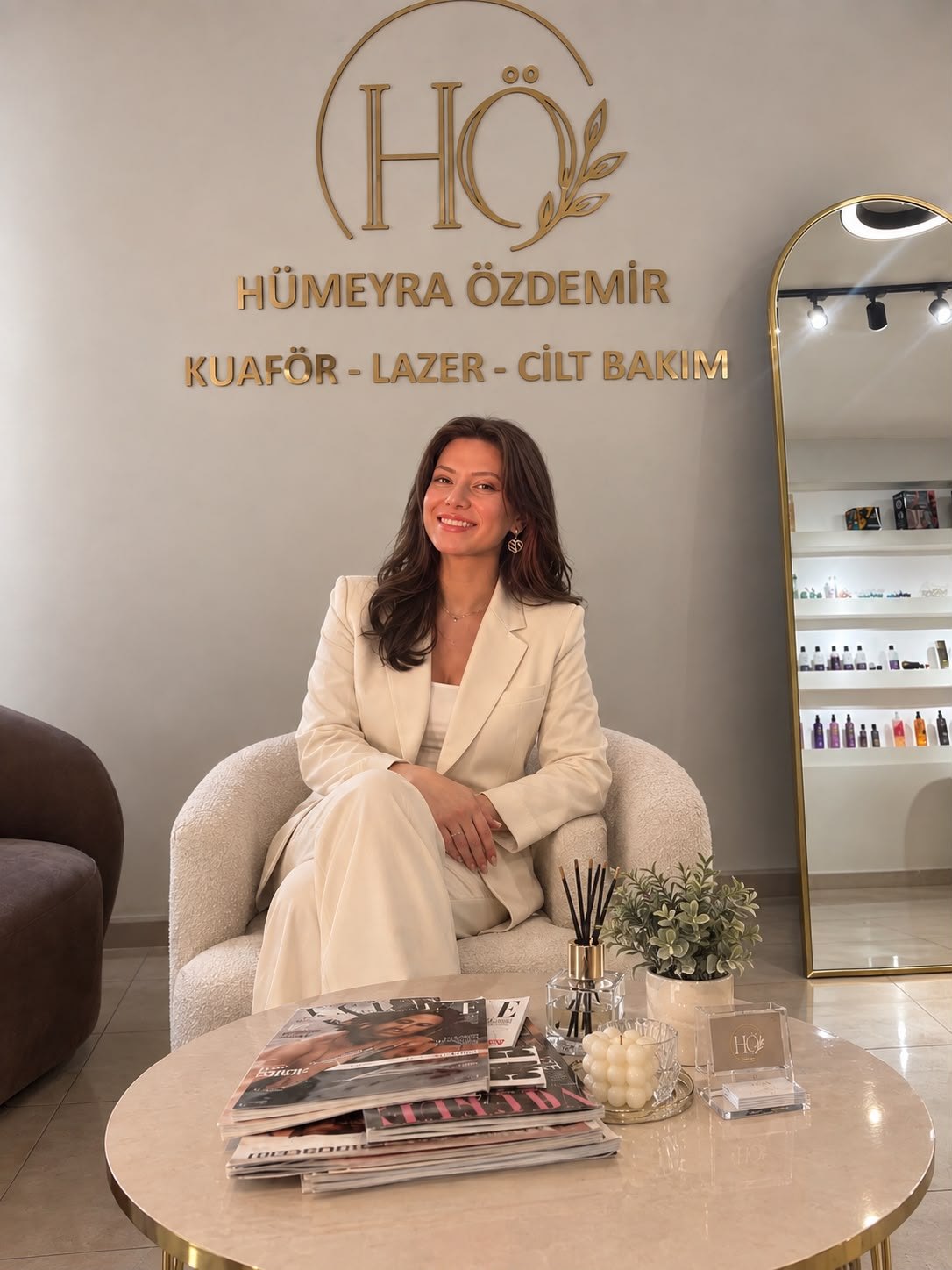 Hümeyra Özdemir salonunda